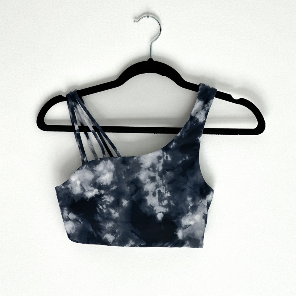 soul by soulcycle tye dye one shoulder sports bra | size S | Navy + White